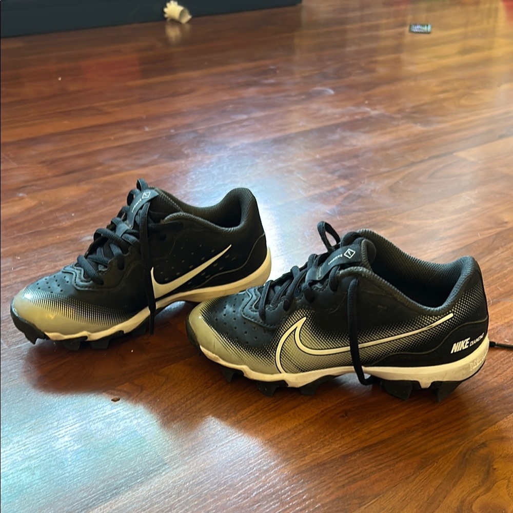 Nike Black and Silver Athletic Cleats